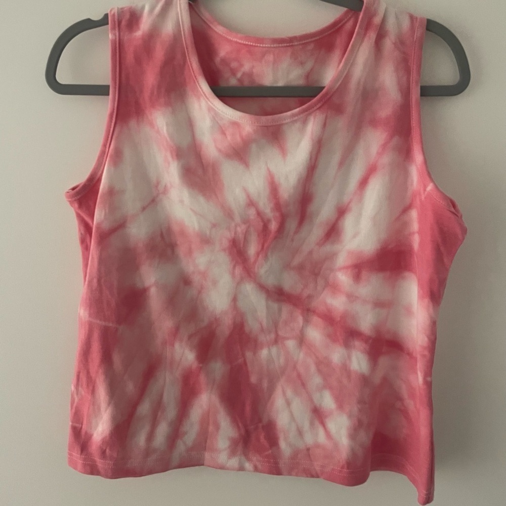 Pink Tie Dye Tank Top
•Size PL
•unbranded
•very soft
•Excellent condition